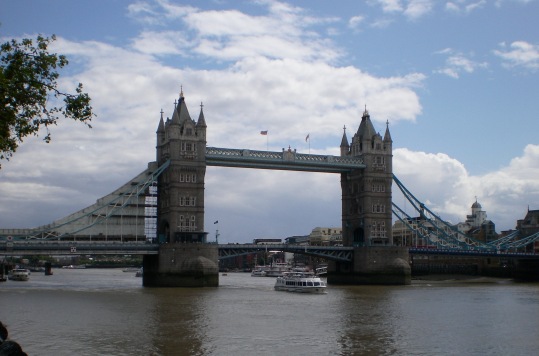 伦敦塔桥.jpg